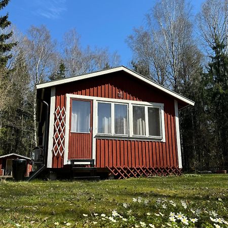 Sjoenaera Stuga Norrtälje Exterior photo