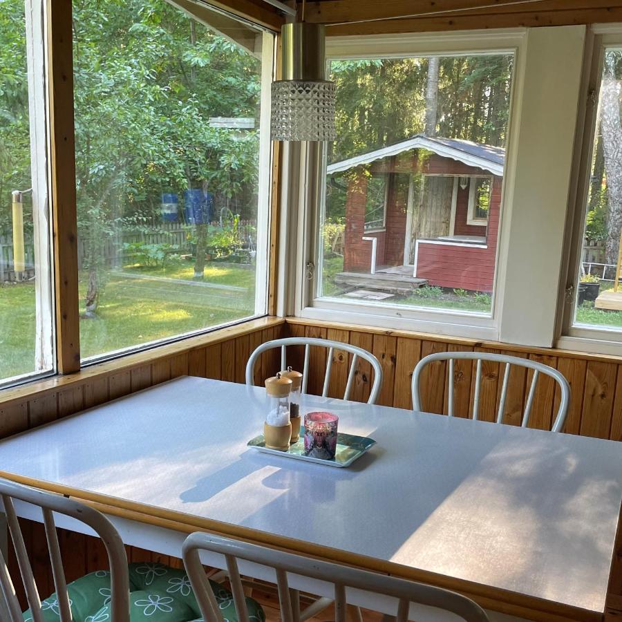 Sjoenaera Stuga Norrtälje Exterior photo