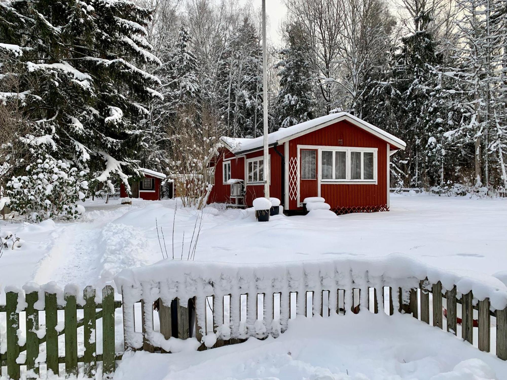 Sjoenaera Stuga Norrtälje Exterior photo